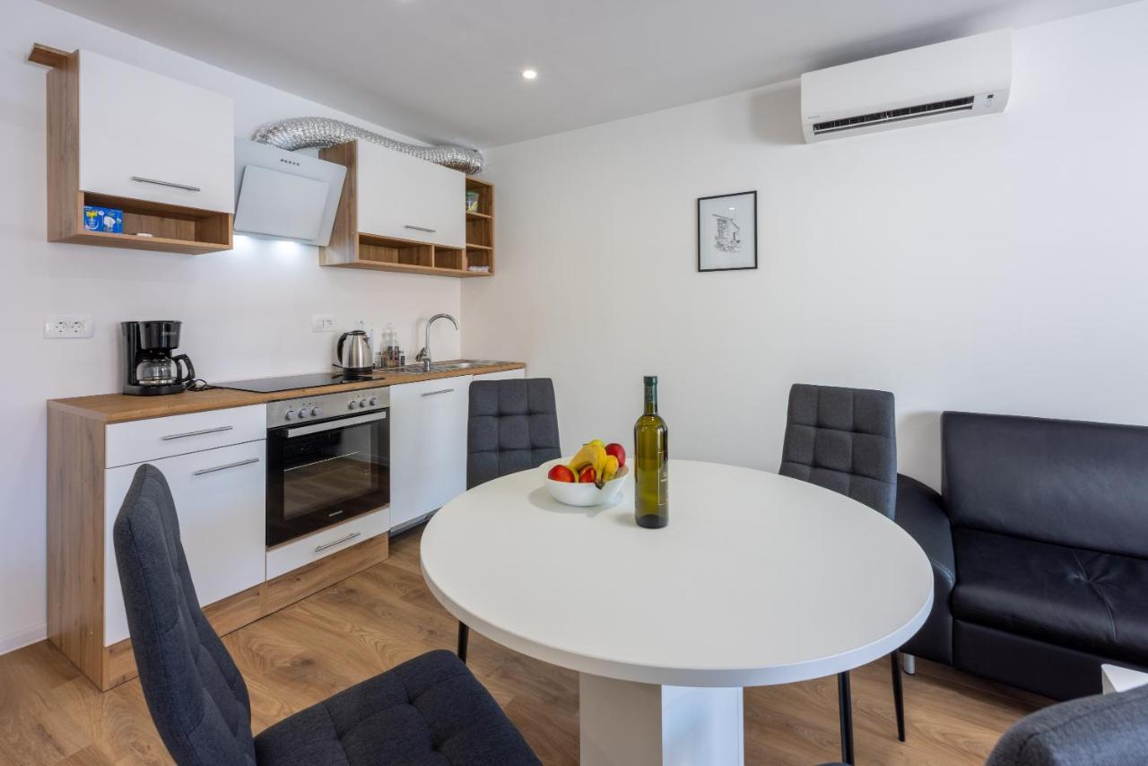 Luxury Apartments Lovorka 1 & 2**** Selce Exteriör bild